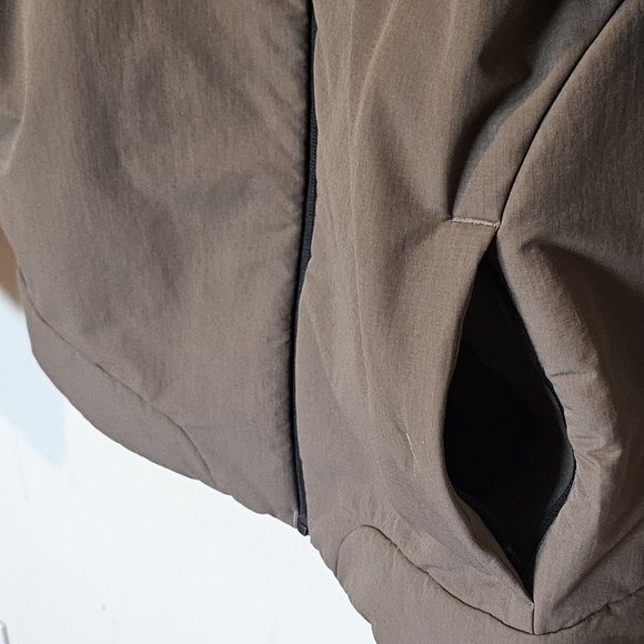 Paskho Minimalist Nylon Performance Puffer Jacket - Size Medium - Picture 4 of 11